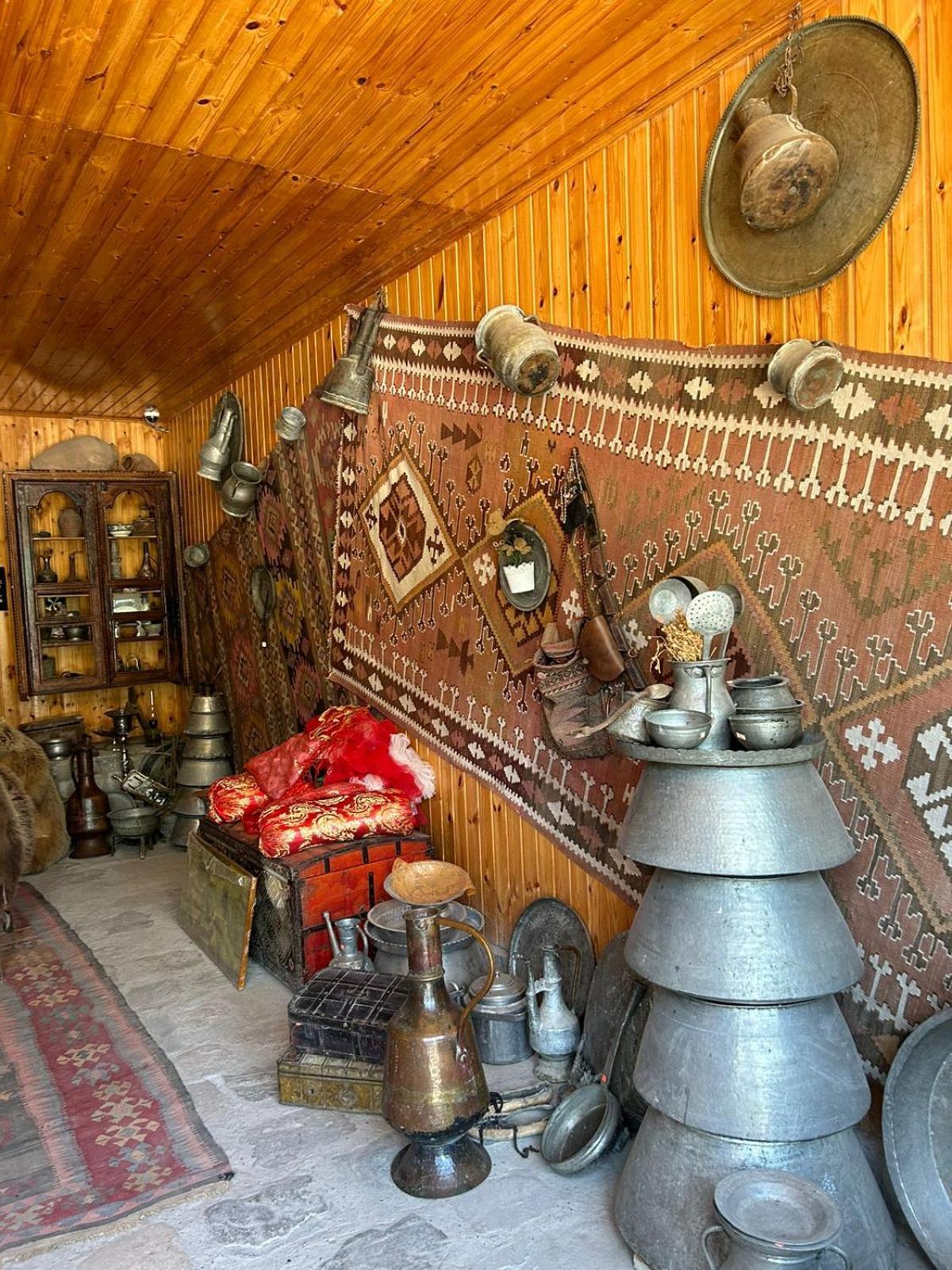 Karvansaray Lahic Hotell Exteriör bild